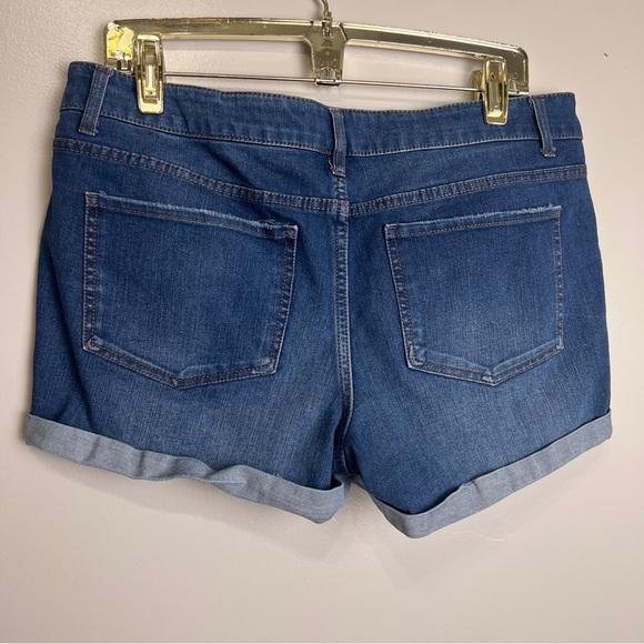 Time and Tru Classic Blue Jean Shorts Size 12 EUC - Picture 3 of 6